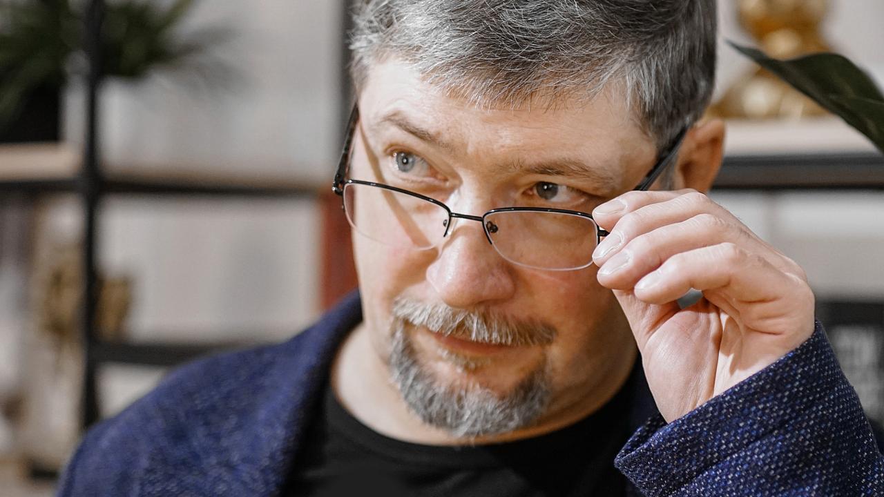 Как организовать благотворительную акцию к Новому году: гайд фандрайзер Кирилл Сиднеев "Собаки-помощники"