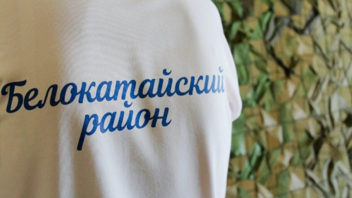 «Серебряные» волонтеры Белокатайского района продолжают плести маскировочные сети.