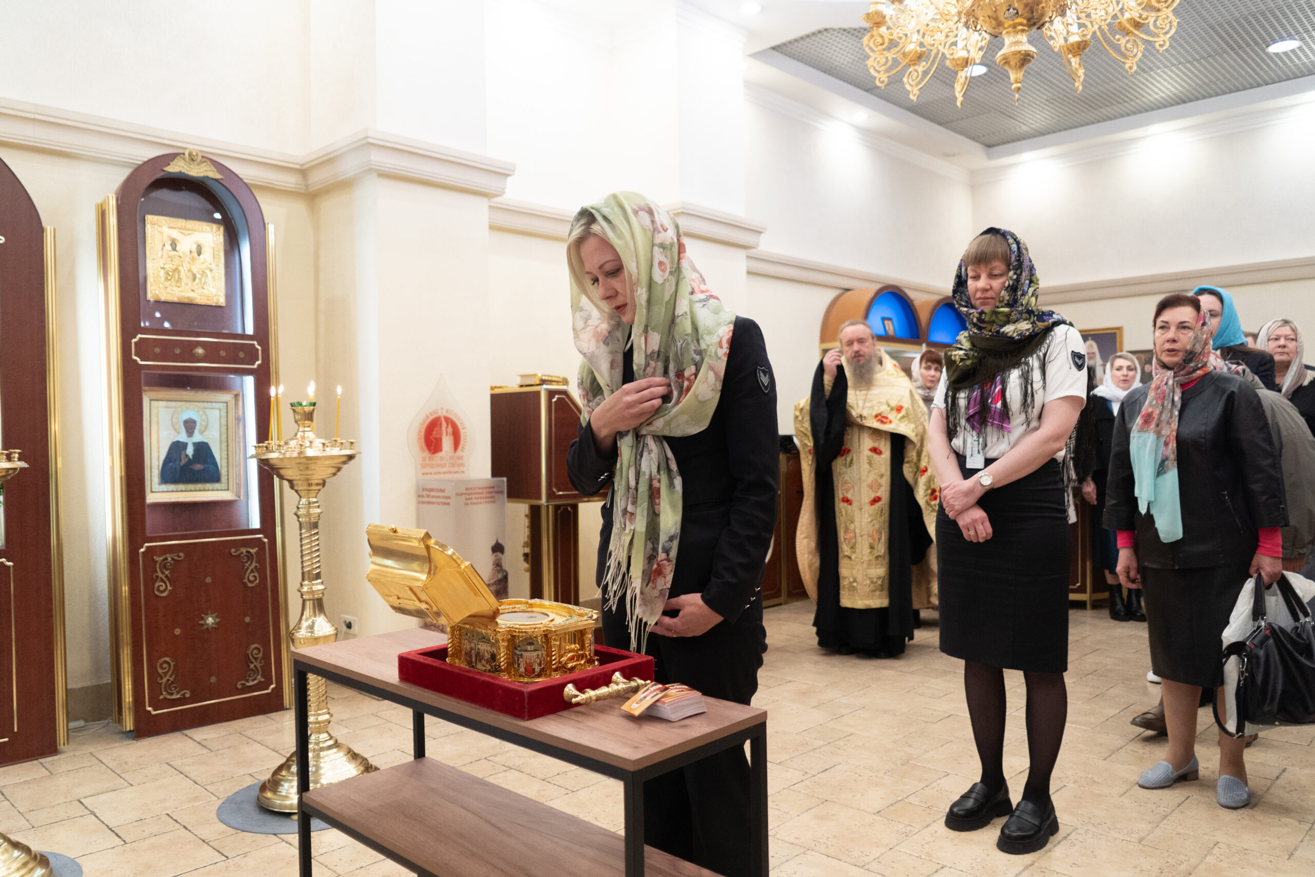 Ковчег с мощами святителя Тихона доставили в Москву