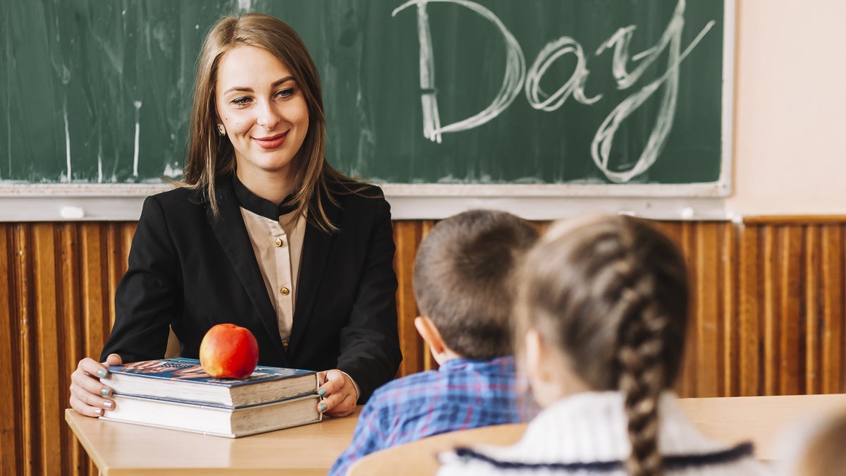 День учителя-2025: история, идеи подарков, поздравления