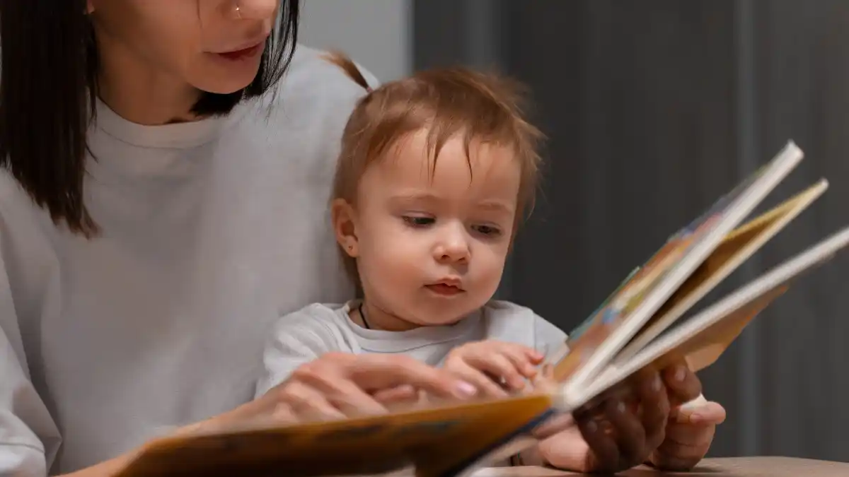 «Я сам!» вместо «Мама, почитай!»: как мягко подвести ребёнка к самостоятельному чтению