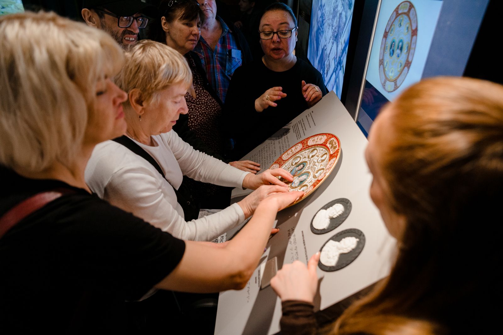 Эпохи оживают под пальцами: объемные копии артефактов в музее «Царицыно»