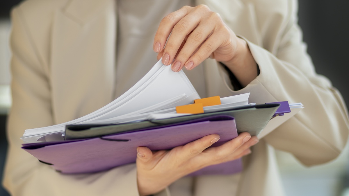 Повышение зарплат и кредитные каникулы: какие законы вступают в силу 1 октября 2025 года в России?