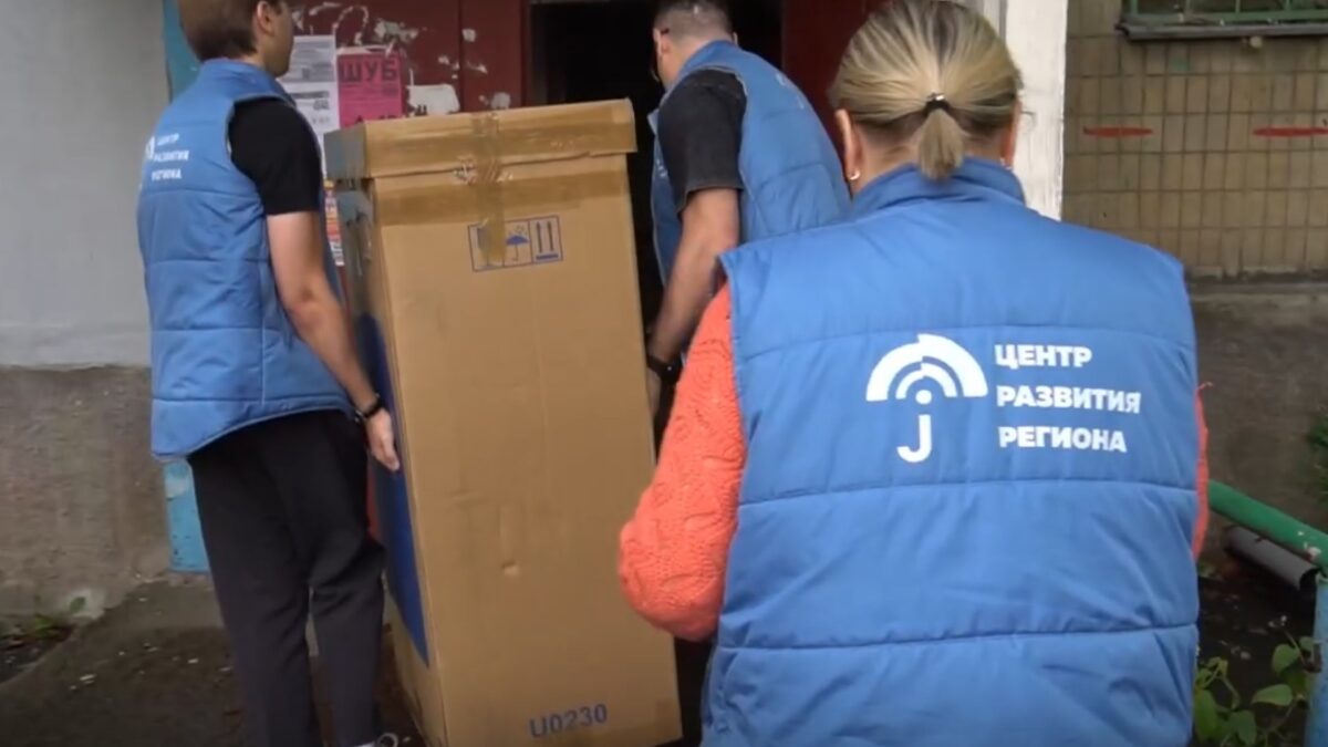 В ДНР дети с инвалидностью получили в подарок реабилитационное оборудование 