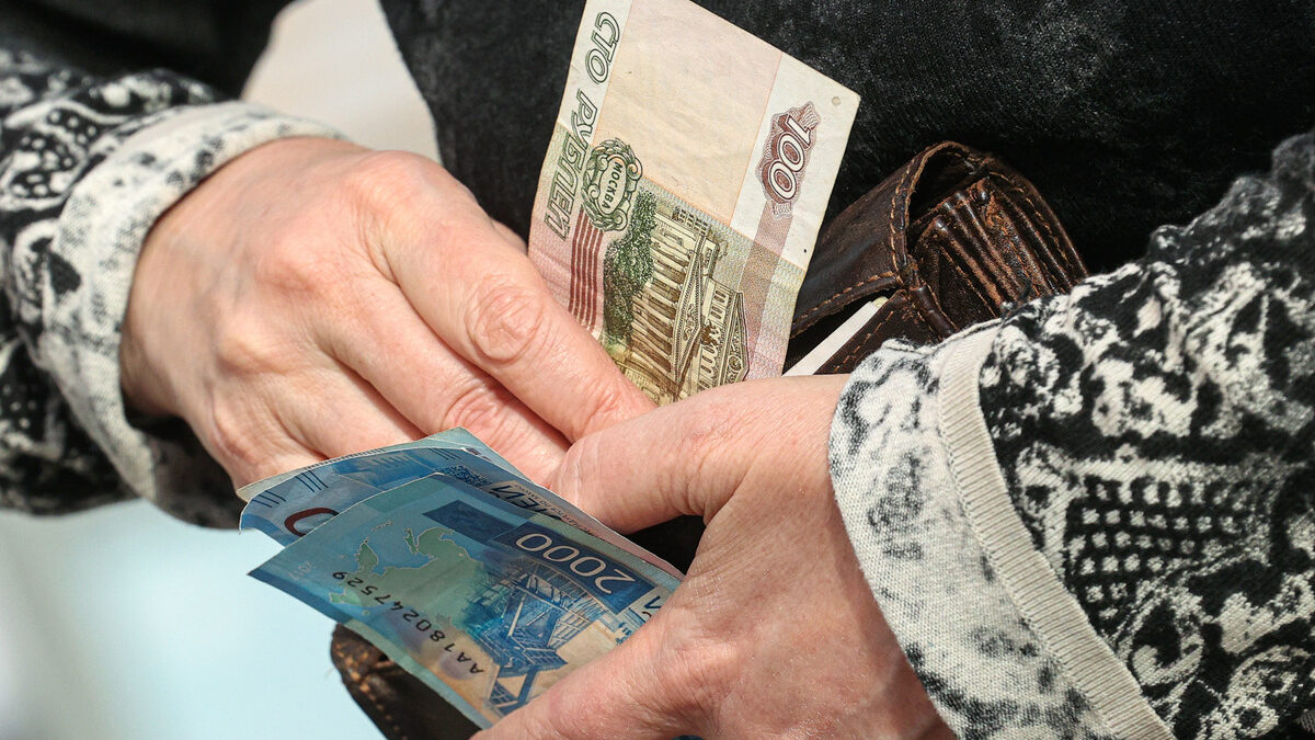 Всем трудящимся по десять тысяч к пенсии: как государство поддержит россиян?