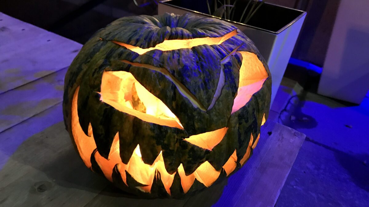 За дьявольскую тыкву – в СИЗО? Какие атрибуты Хэллоуина грозят штрафом и арестом