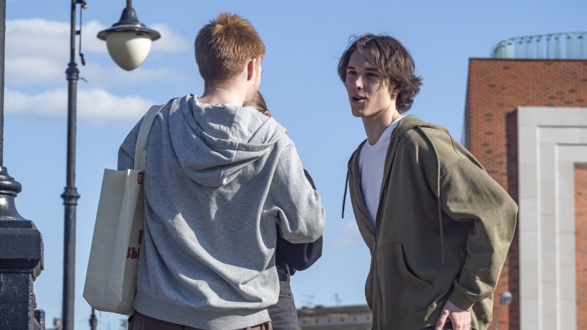 Уйти и не обидеть: как вежливо прекратить общение с другом?