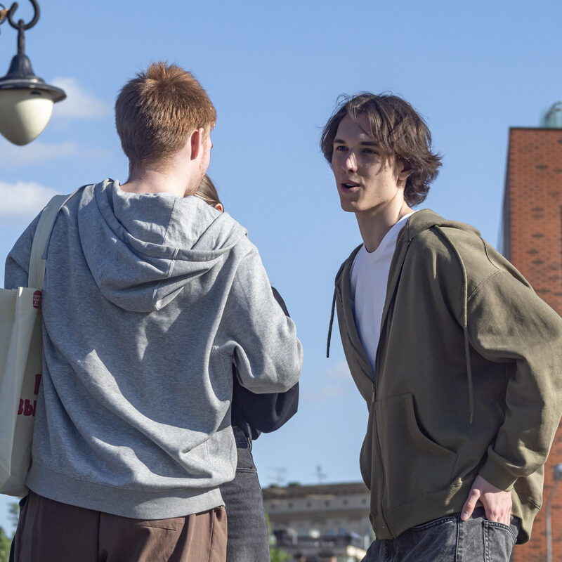 Уйти и не обидеть: как вежливо прекратить общение с другом?