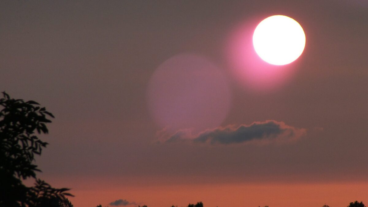 Гигантский взрыв заметили на Солнце: чем грозит загадочная аномалия?