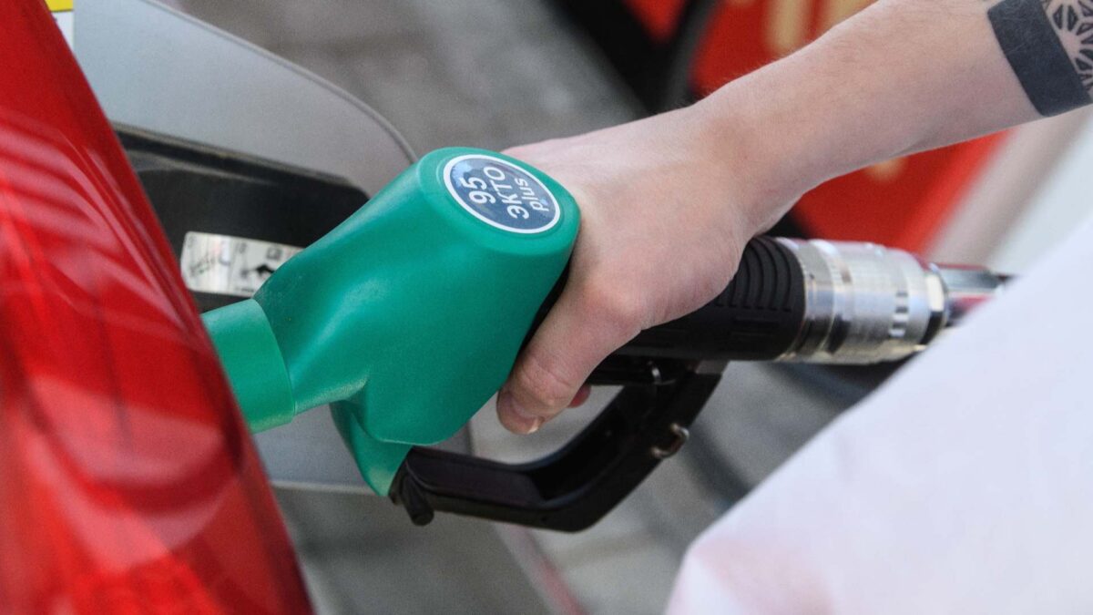 Топливный дефицит: что происходит с ценами на бензин в России?