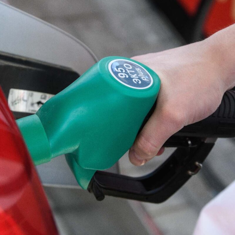 Топливный дефицит: что происходит с ценами на бензин в России?