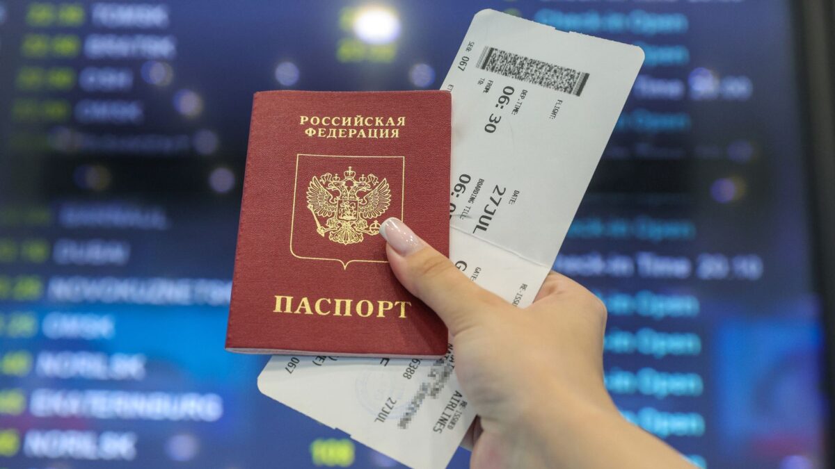 Лишился отпуска из-за опечатки: почему россиян не пускают на международные рейсы?
