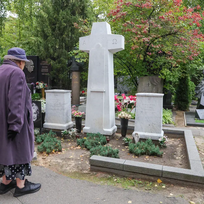 Мошенники «воскрешают» умерших родственников для вымогательства: как работает новая схема