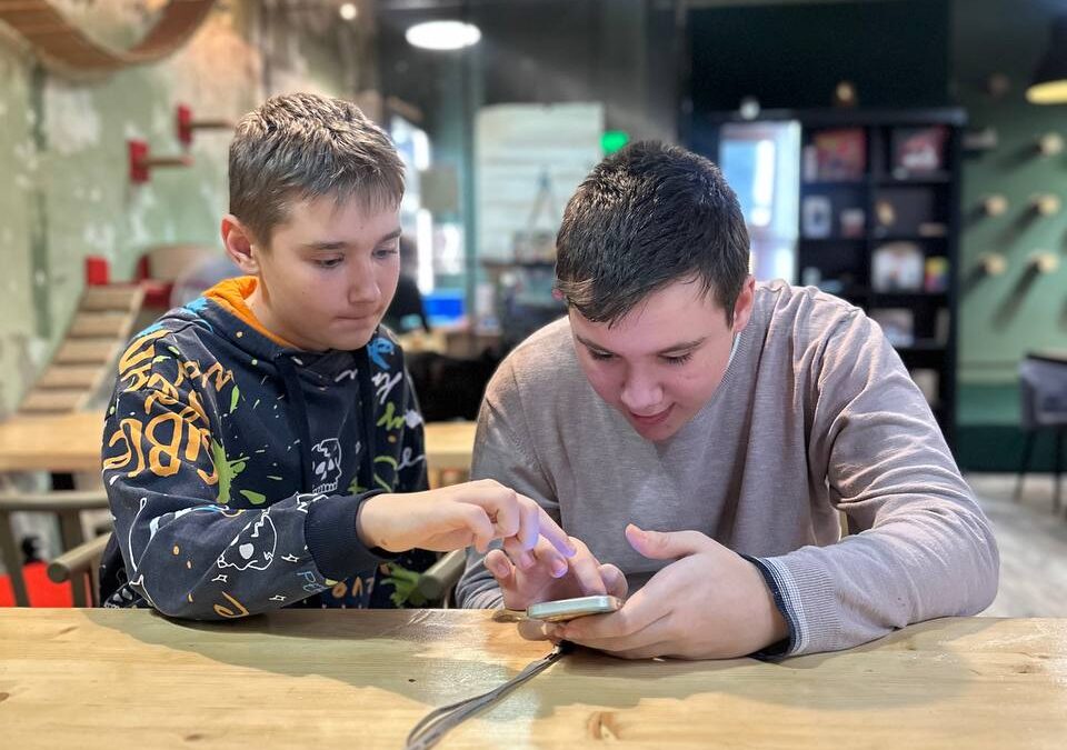 Как подросткам с аутизмом помогают социализироваться в Москве