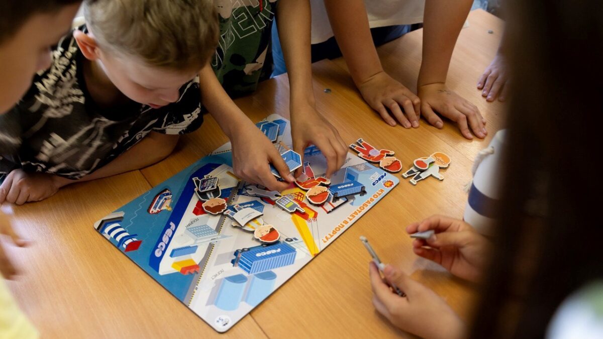 FESCO запустила Чемпионат юных логистов для детей Владивостока