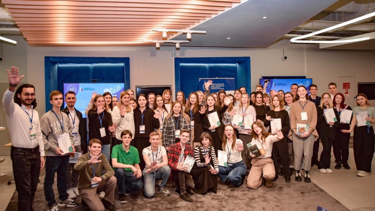 Помогает школьникам чемпионат по предпринимательству MIR