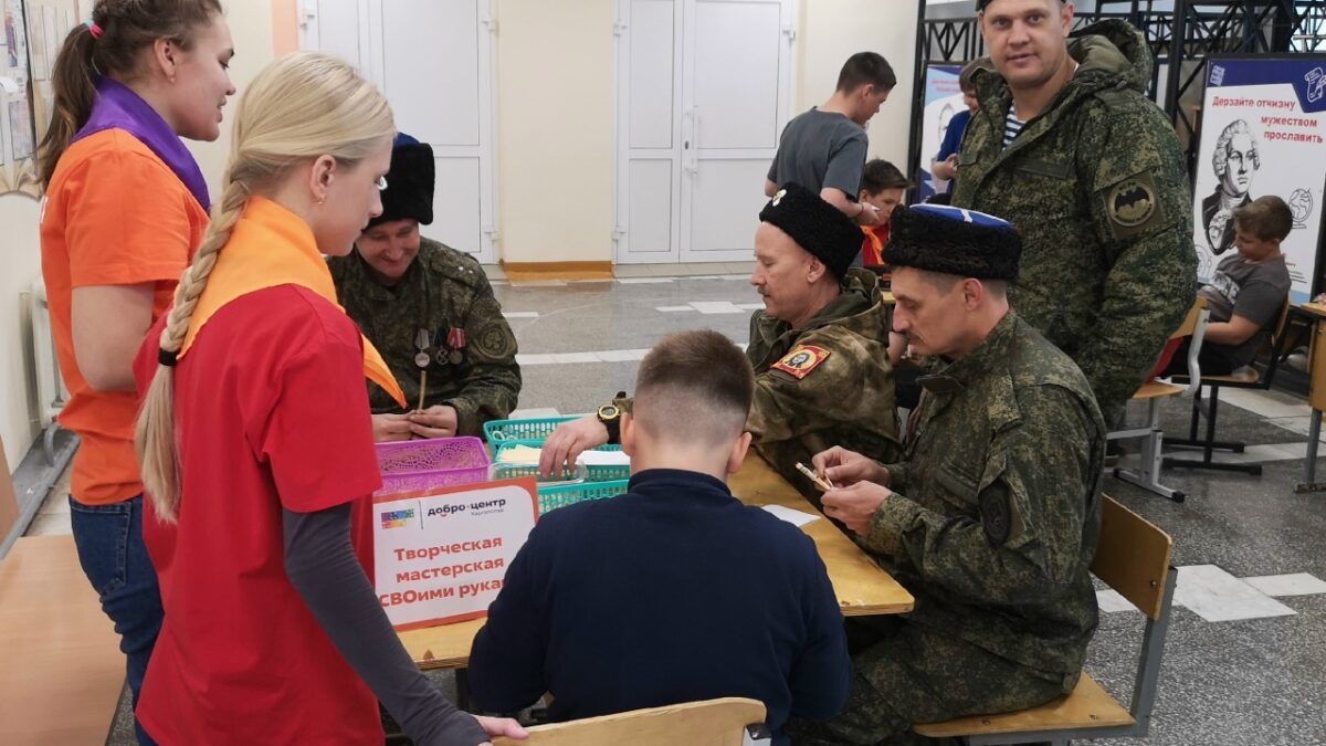 Волонтеры на Казачьем соборе