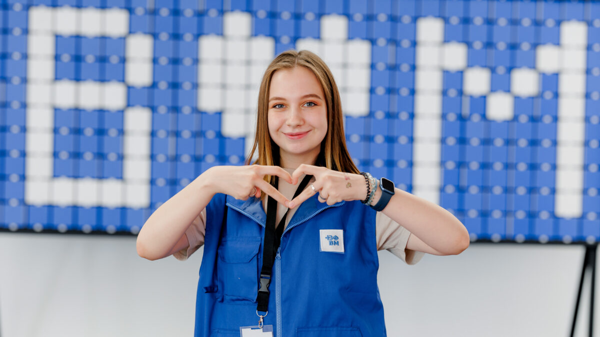 Волонтеры медики