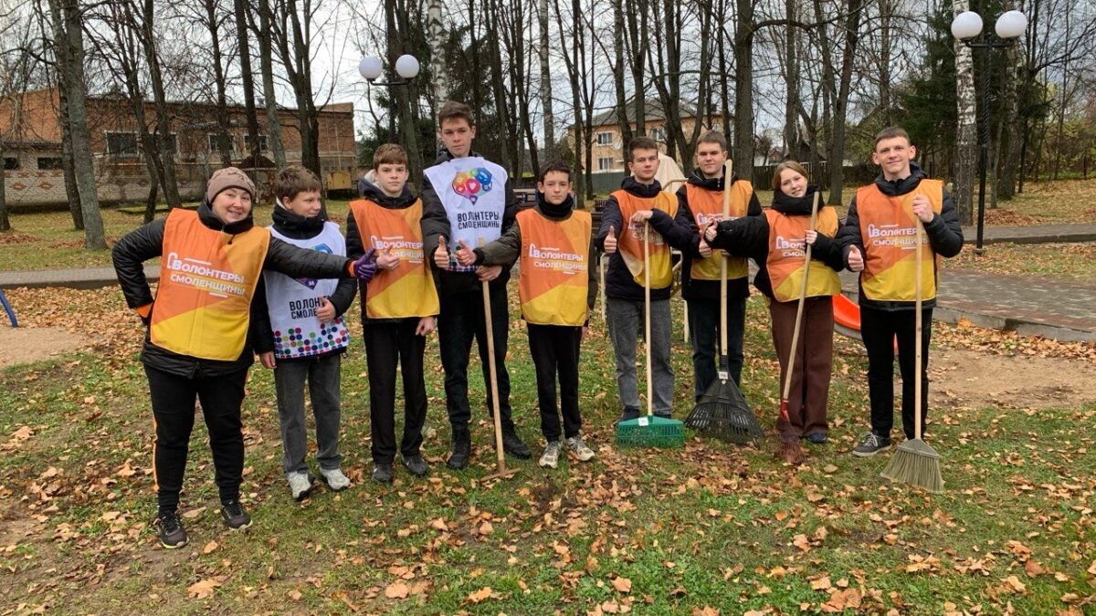 Добрая Суббота. Волонтёры преобразили детскую площадку!