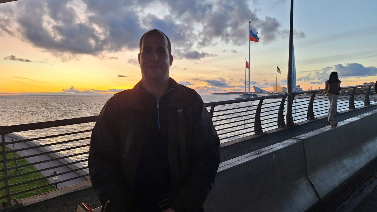 Какие задания развивают способность видеть причинно-следственные связи в проекте?