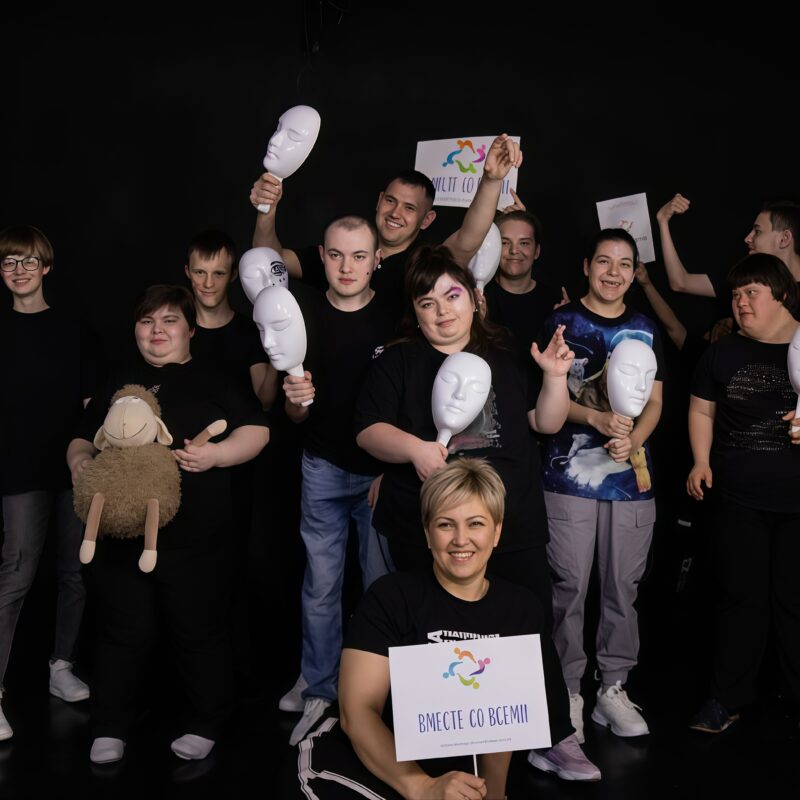 «Наша красавица пришла!»: учительница русского языка открыла театр для детей с инвалидностью