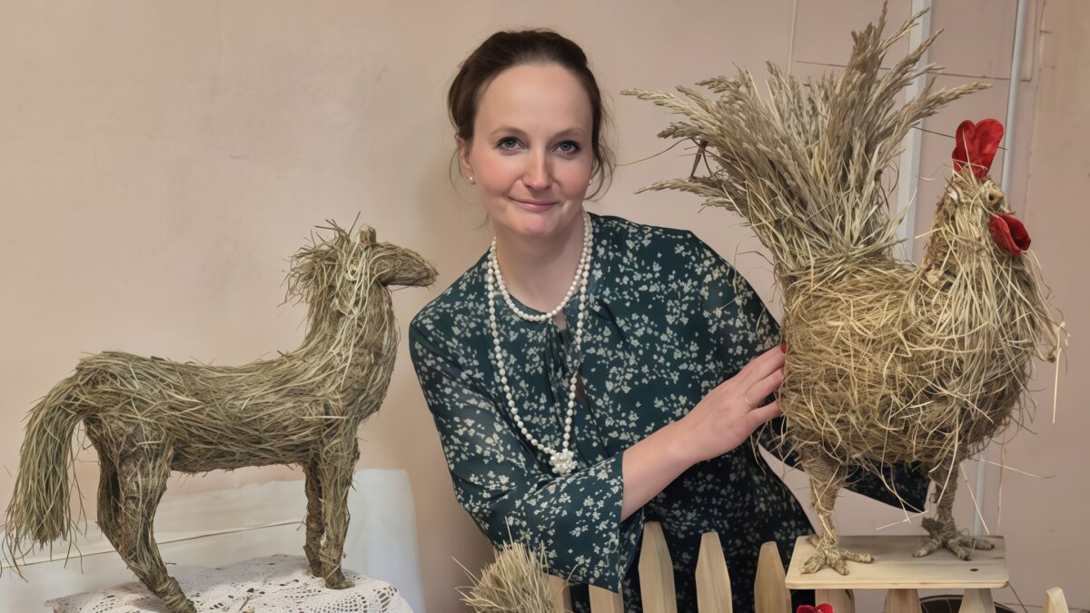 От корма для кроликов до арт-объектов: сельская мастерица превращает сено в искусство