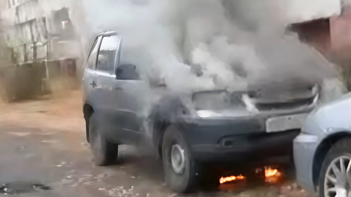 «Машина могла взорваться в любой момент»: рискуя жизнью, зауральцы спасли пенсионера