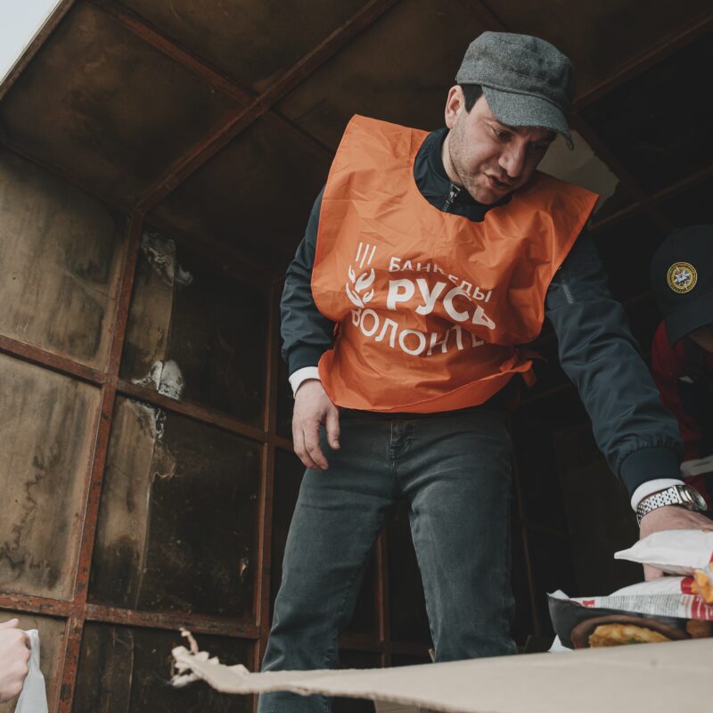 «Гуманитарный резерв» поможет россиянам в ЧС: склады открывают банк еды «Русь» и Ozon Забота