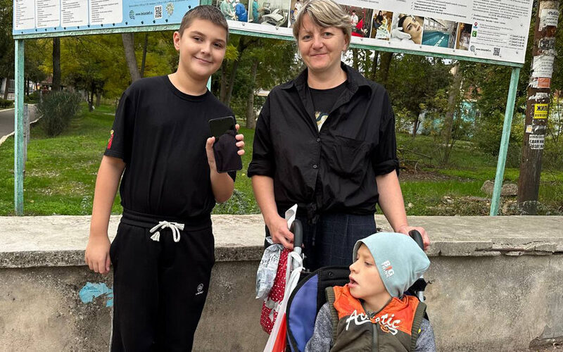 Юный волонтёр из Евпатории подарил чудо мальчику из Саранска