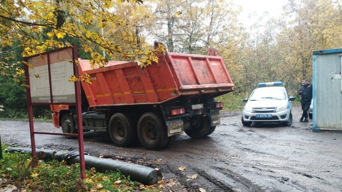 «Документы смотреть отказались»: на строительство дороги в «Лосином острове» выставили пост полиции