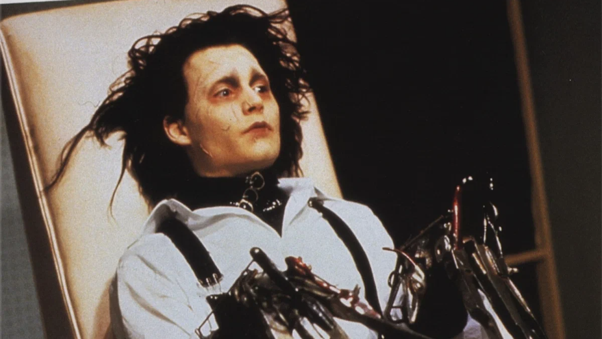 Кадр из фильма «Эдвард Руки-ножницы» / Кинопоиск