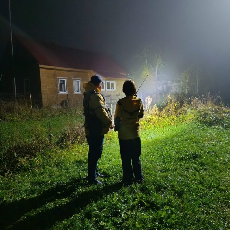 «Пообещала, что в лес больше не пойдёт»: волонтёры нашли пропавшую бабушку по песне