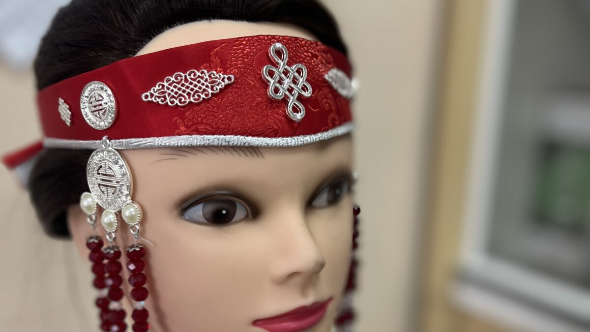 Височные свадебные украшения Тувы: искусство, женственность и традиции