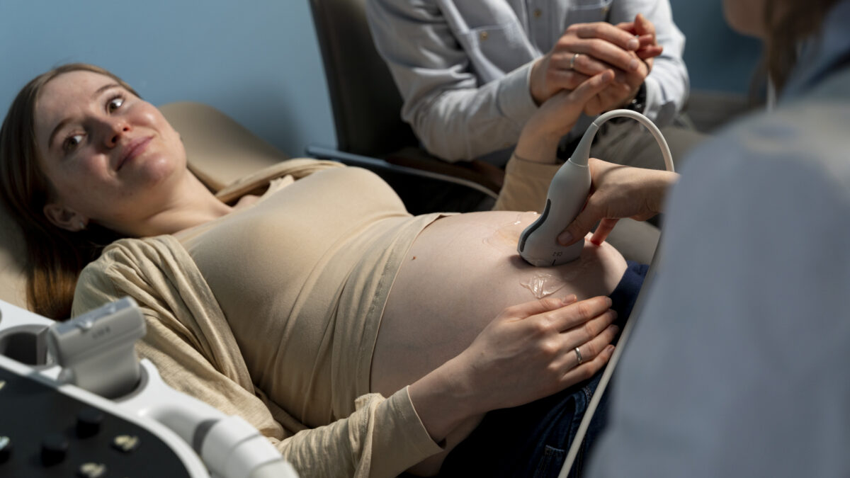 Новые анализы и консультация психолога: как изменились правила ведения беременности?