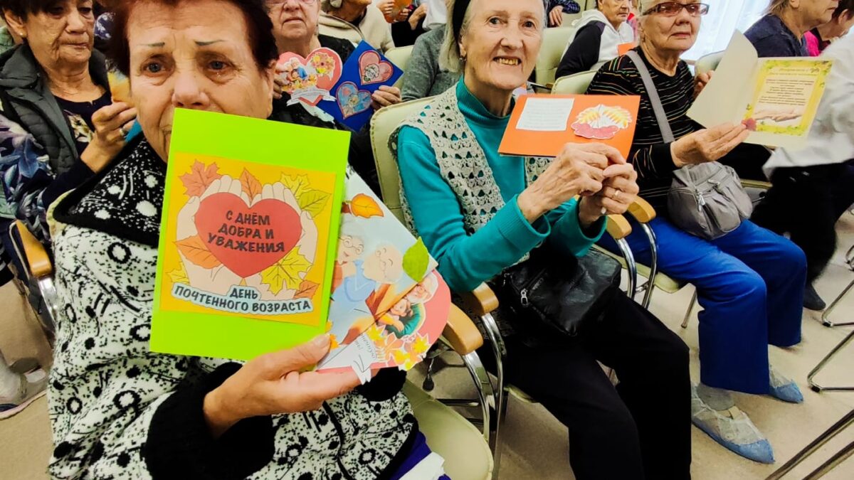 СО СЛЕЗАМИ СЧАСТЬЯ НА ГЛАЗАХ