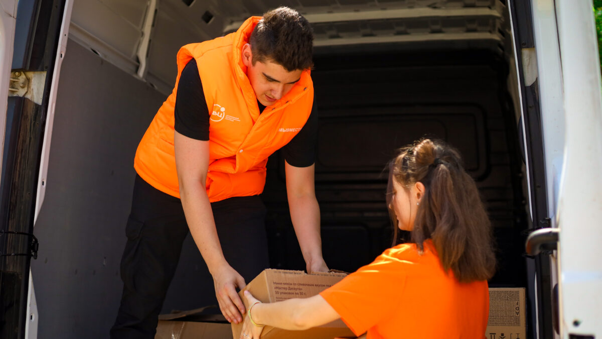 Более 180 тысяч рейсов с гуманитаркой: скоростные трассы стали дорогами помощи