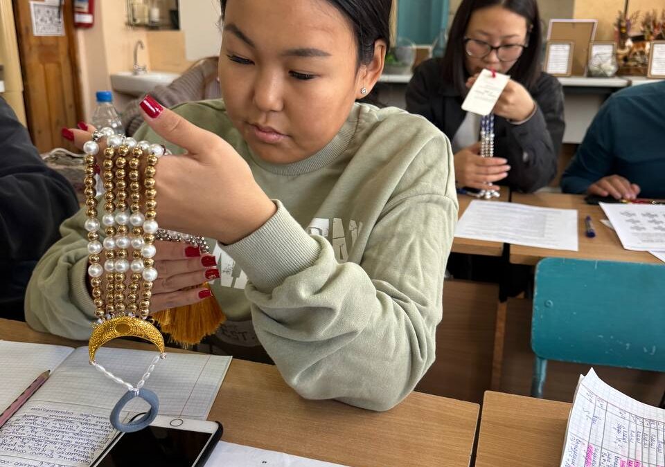 Студия свадебных украшений: погружение в искусство создания тувинских накосных украшений