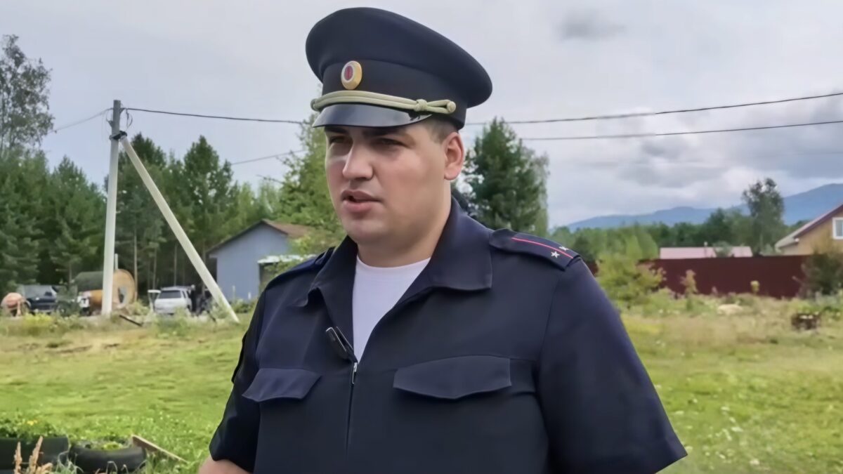 «Уже и сам начал задыхаться»: полицейский, рискуя жизнью, спас пожилую женщину-инвалида из огня