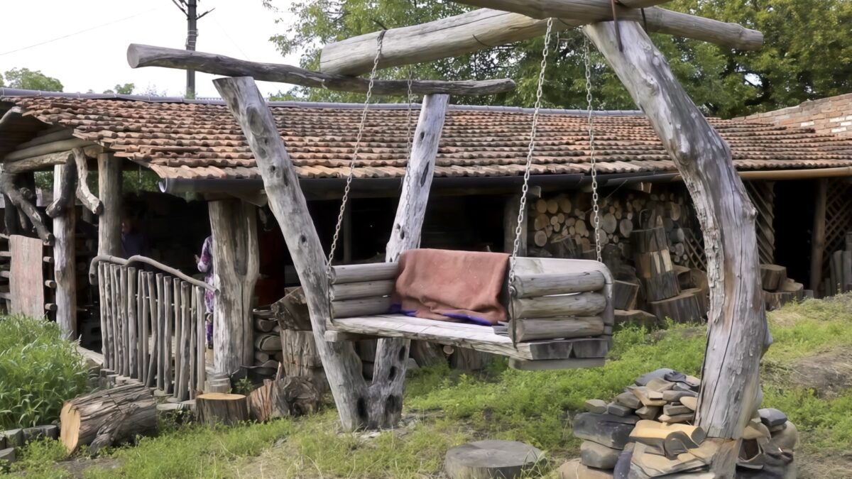 Учитель чеченского языка создала этнодвор в Грозном