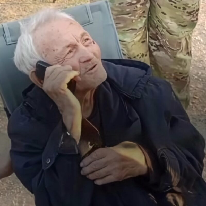 «По ночам грел бездомный пёс»: 92-летнего заблудившегося пенсионера спасли волонтёры