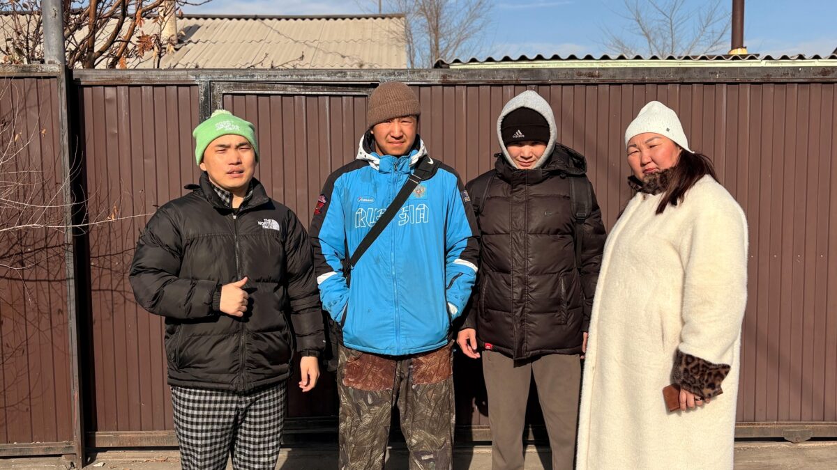 Молодежь Тувы оказывает адресную помощь семьям участников СВО