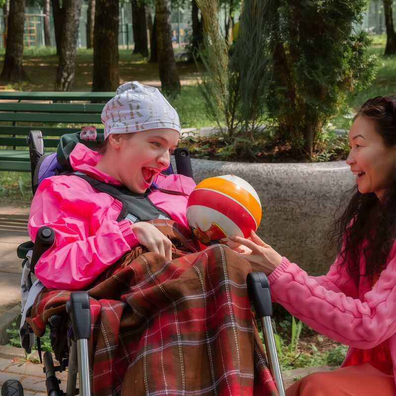 Разговор по душам: как волонтёры меняют жизнь москвичей с ДЦП