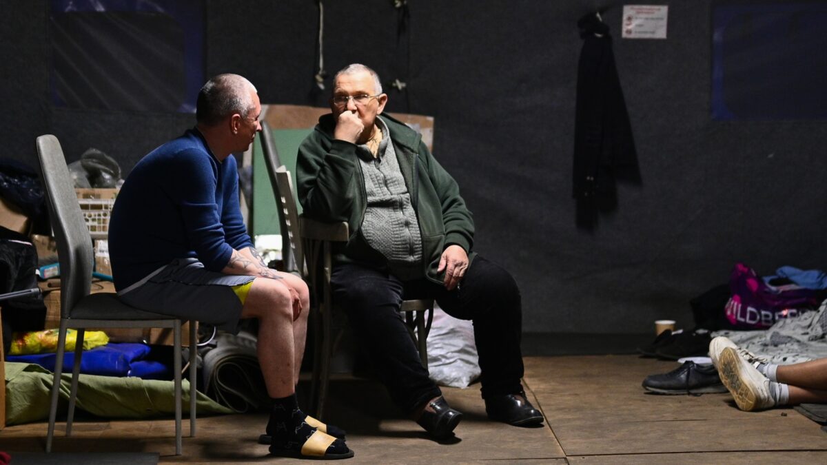 Помощь бездомным людям: 18 благотворительных фондов