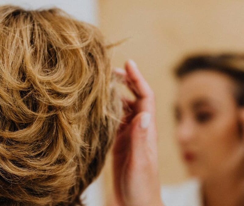 Лунный календарь на ноябрь 2025 года: когда можно и нельзя стричься?