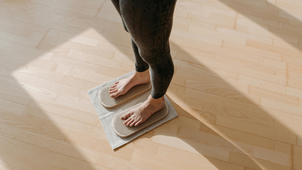 День гвоздестояния: история, необычные традиции и что нужно знать о пользе и вреде практики