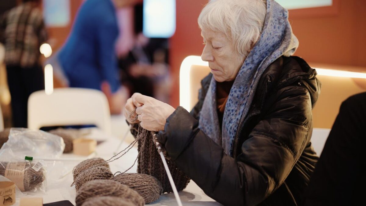 «Узоры серебра»: открыт конкурс для НКО, которые поддерживают россиян старшего возраста