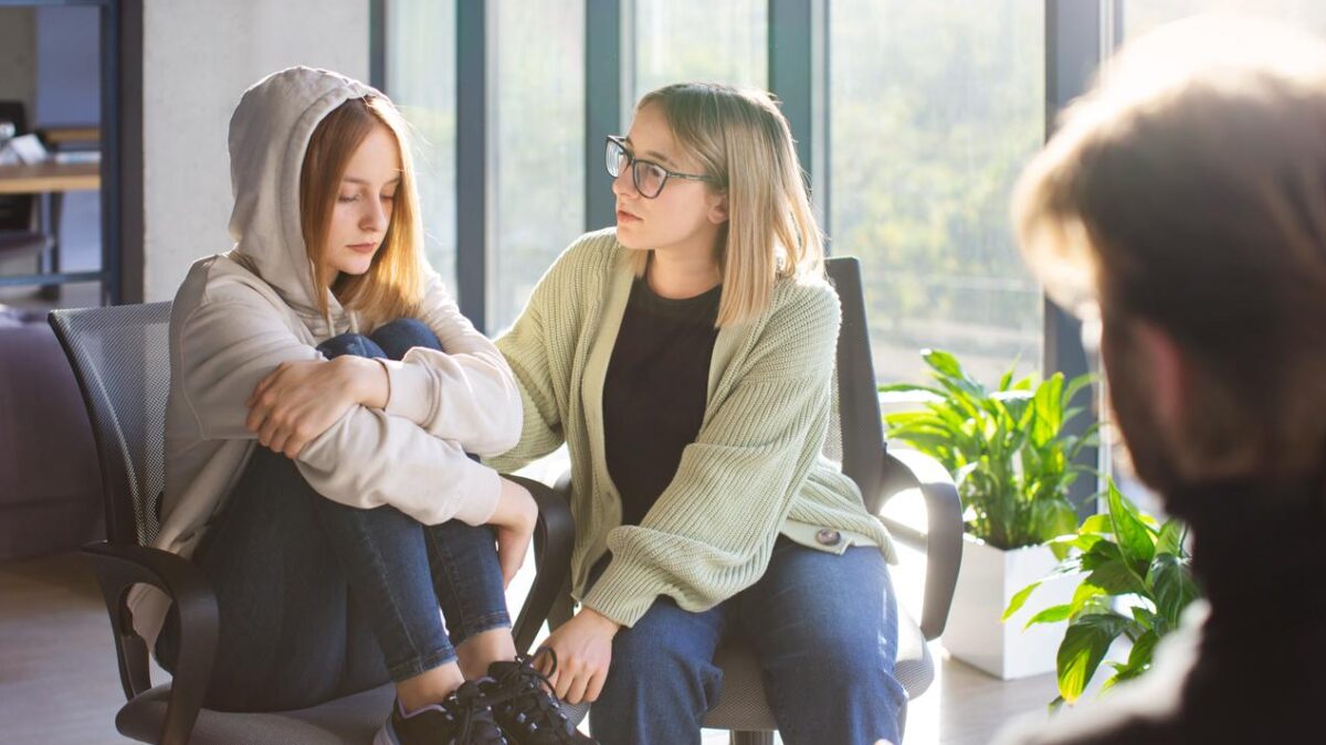 Фонды и горячие линии, которые помогают людям с психическими расстройствами