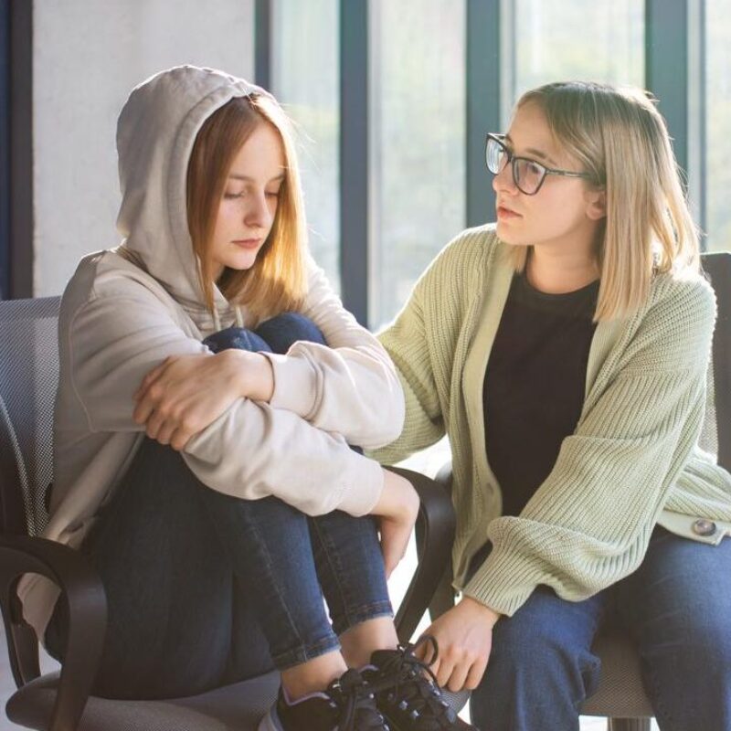 Фонды и горячие линии, которые помогают людям с психическими расстройствами