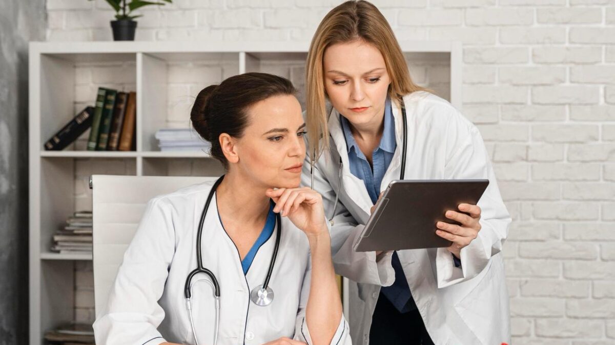 Выпускников медвузов и колледжей будут сопровождать наставники