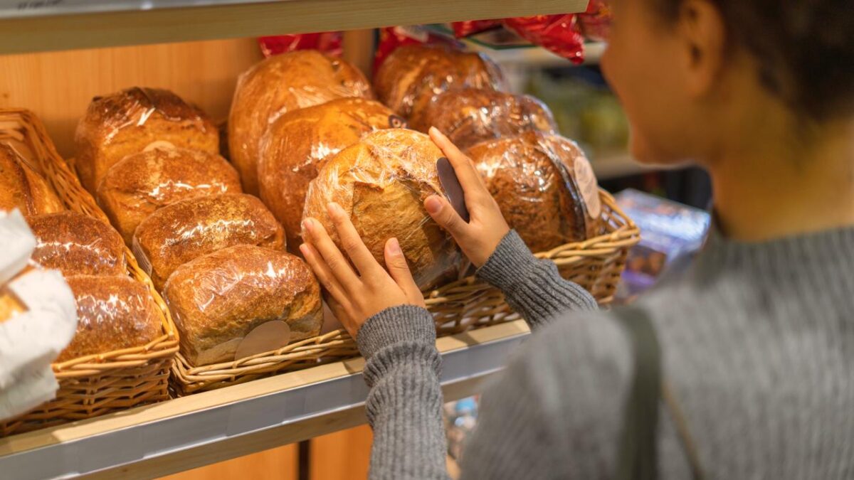 Благотворители призывают бережно относиться к хлебу
